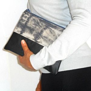 LEATHER AND DENIM PURSE/MEDIUM CLUTCH